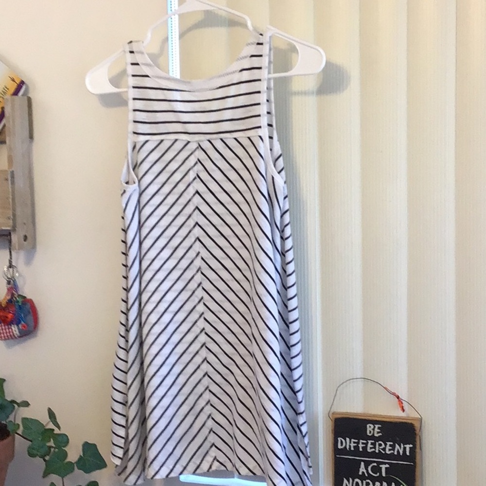 ‘Mossimo’ Sleeveless Black/White Striped Top - Picture 3 of 6